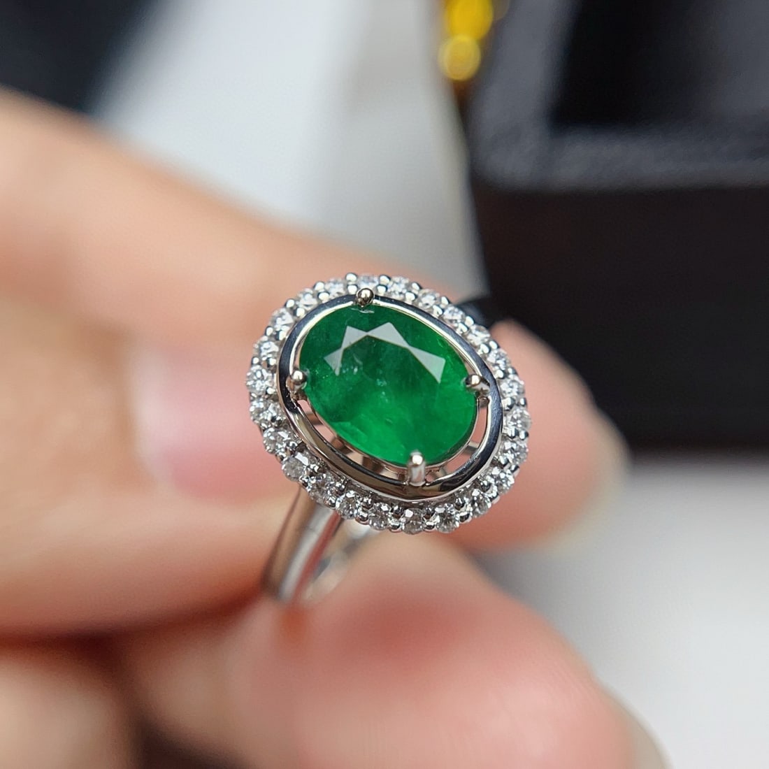 14k Gold 1.30 Ct Vivid Green Natural Emerald & Diamond Ring - 2