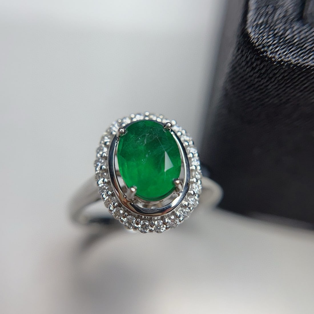 14k Gold 1.30 Ct Vivid Green Natural Emerald & Diamond Ring - 6
