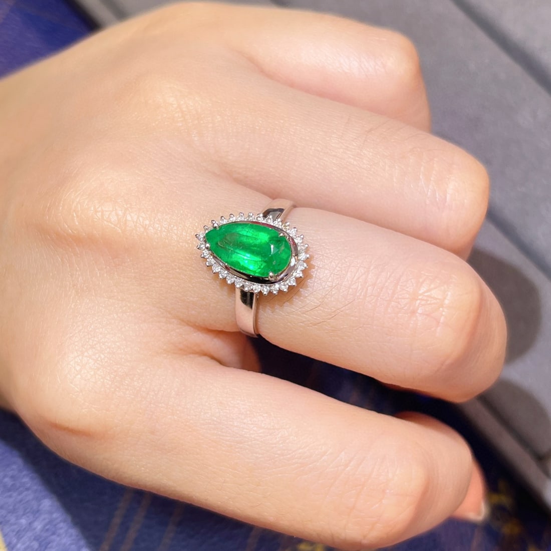 14k Gold 1.78 Ct Vivid Green Natural Emerald & Diamond Ring - 4