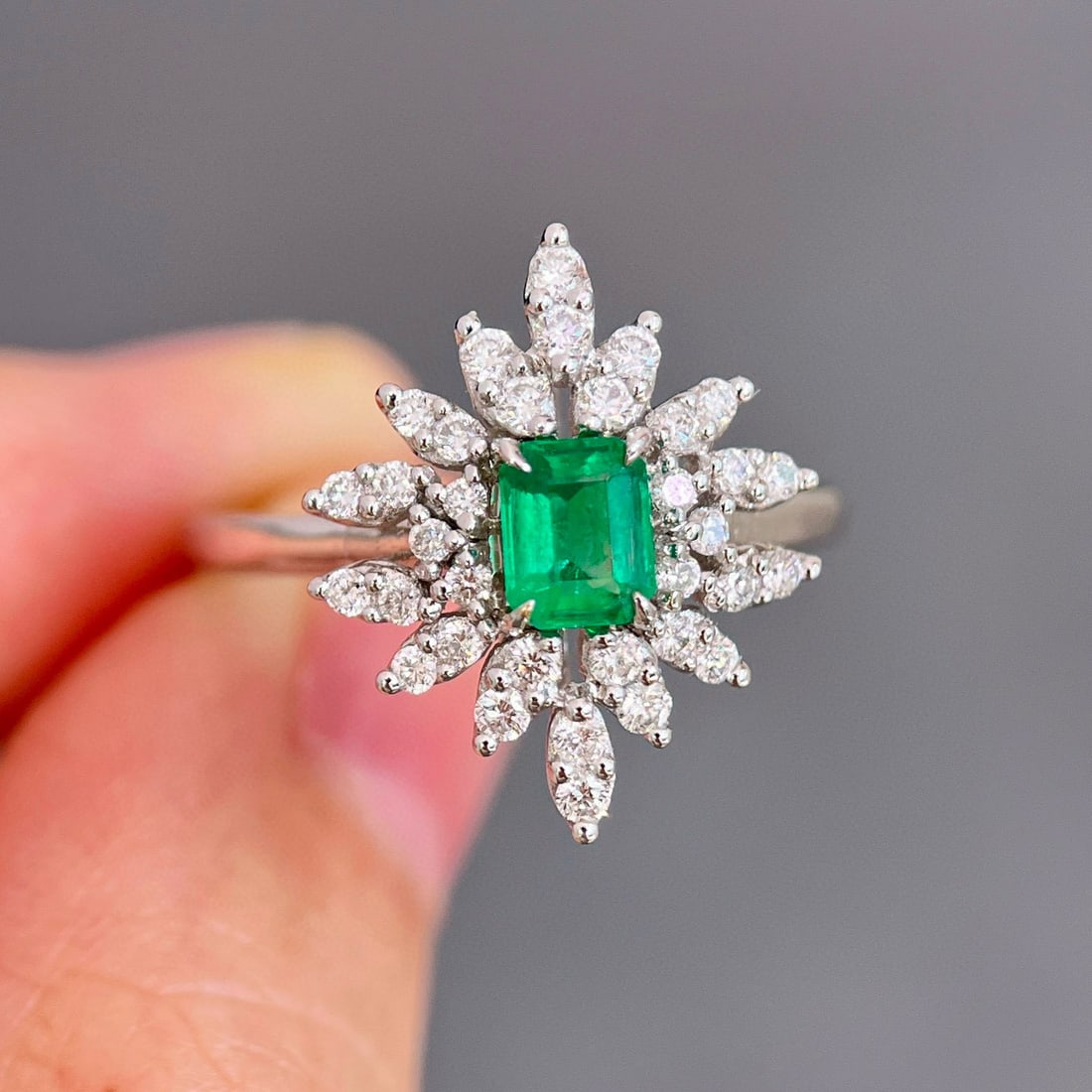 14k Gold 0.73 Ctw Vivid Green Natural Emerald & Diamond Ring: Ref:230950407 // gold content:14k gold // ring size:7. 25us // // main gemstone:emerald // shape:octagonal // carat weight:0. 36ct // color:vivid green // treatment:natural // // adjacent gemstone