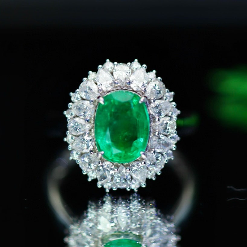 14k Gold 3.28 Ctw Vivid Green Natural Emerald & Diamond Ring: Ref:230950428 // gold content:14k gold // ring size:7. 25us // // main gemstone:emerald // shape:oval // carat weight:2ct // color:vivid green // treatment:natural // // adjacent gemstone 2 : diamond