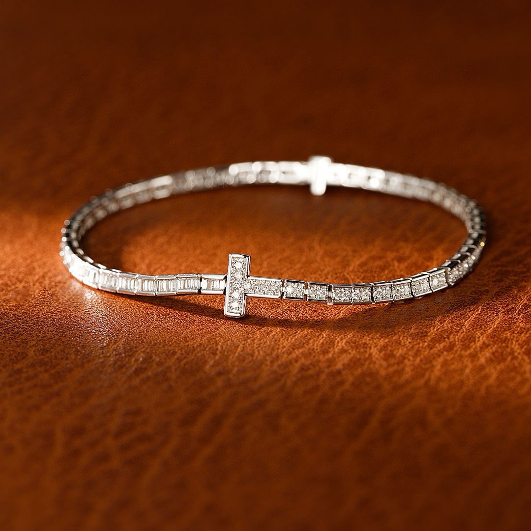 14k Gold 0.49 Ct Natural H Diamond Bracelet: Ref:230950441 // gold content:14k gold // main gemstone:diamond // shape:baguette // carat weight:0. 49ct // clarity grade:vs-si // color:h // treatment:natural // // adjacent gemstone 2 : diamond //