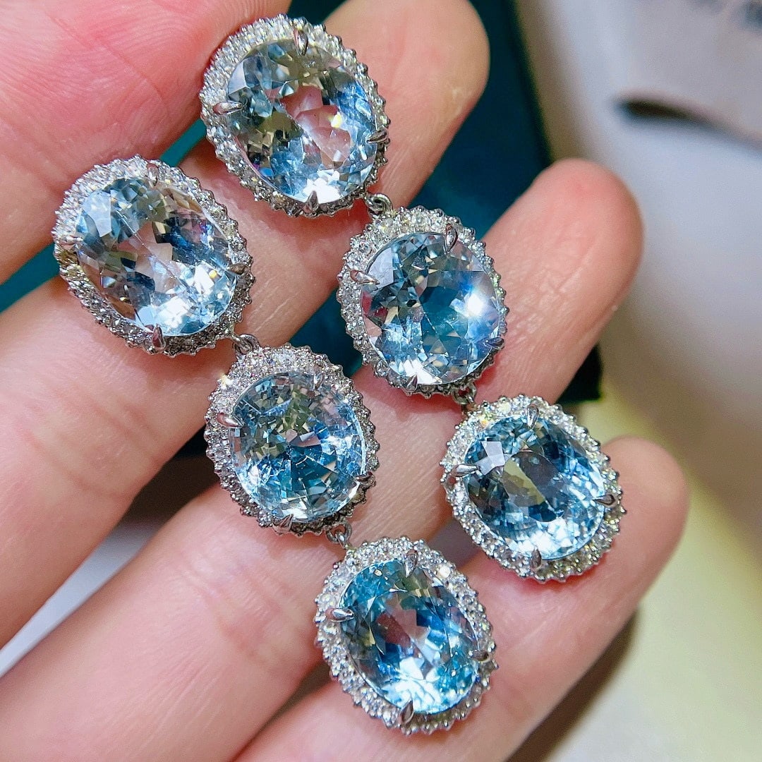 14k Gold 27.30 Ctw Natural Aquamarine & Diamond Earrings: Ref:231145202 // gold content:14k gold // main gemstone:aquamarine // shape:oval // carat weight:25. 78ct // color:blue // treatment:natural // // adjacent gemstone 2 : diamond // shape:round //