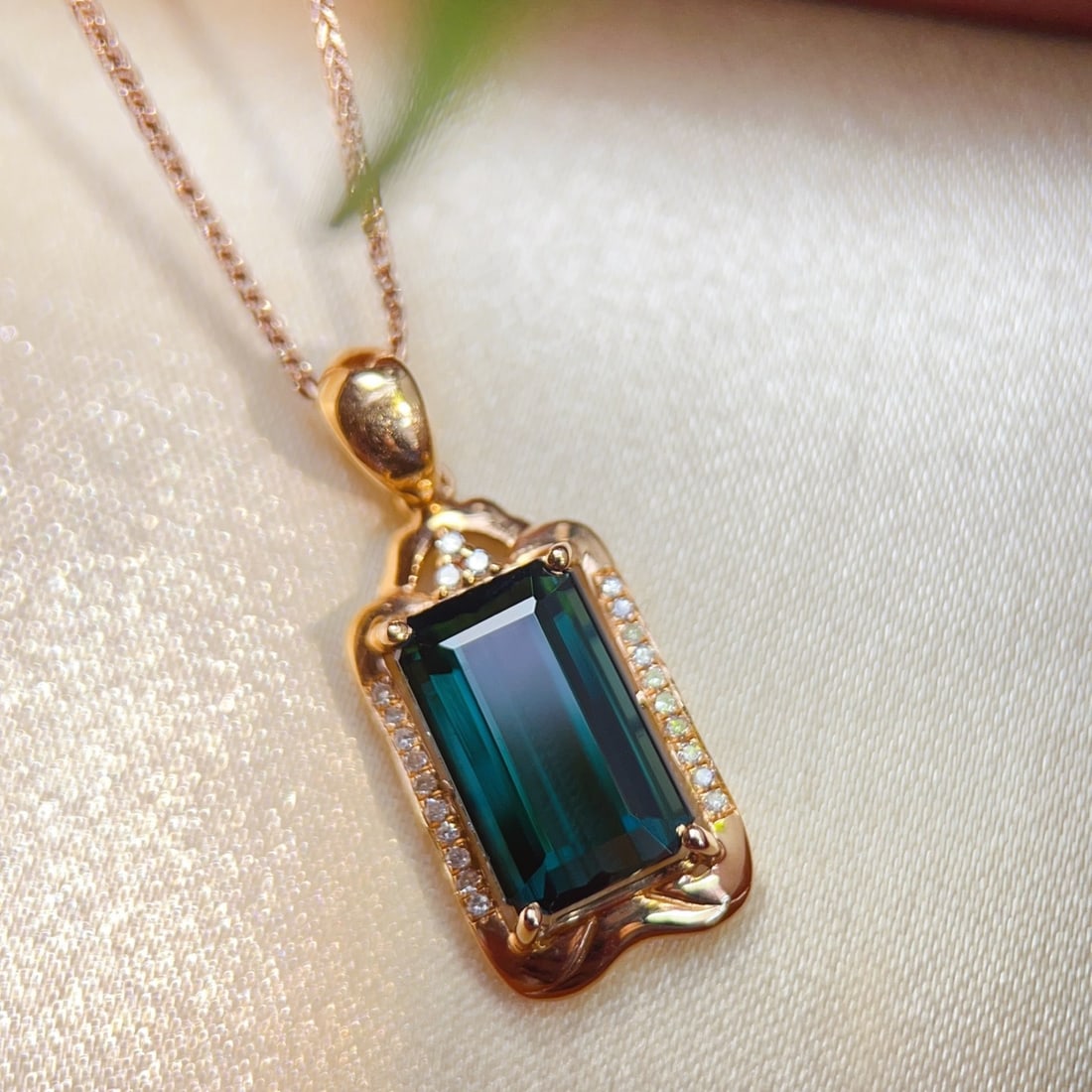 14k Gold 3.47 Ctw Natural Tourmaline & Diamond Pendant( Without Chain ): Ref:231146106 // gold content:14k gold // main gemstone:tourmaline // shape:octagonal // carat weight:3. 4ct // color:blue // treatment:natural // // adjacent gemstone 2 : diamond // number of stones: