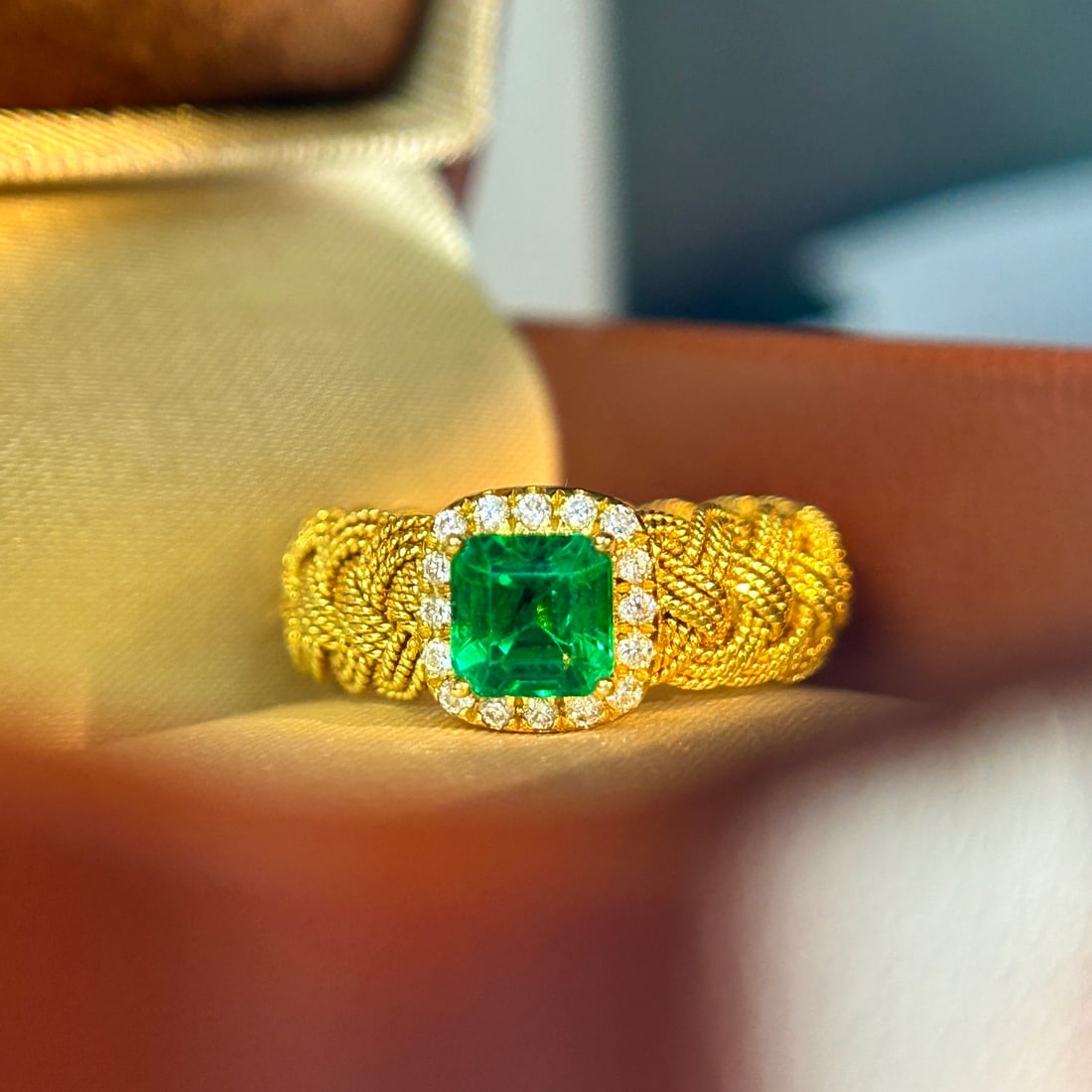 14k Gold 1 Ct Vivid Green Natural Emerald & Diamond Ring: Ref:231146164 // gold content:14k gold // ring size:7. 25us // // main gemstone:emerald // shape:octagonal // carat weight:1ct // color:vivid green // treatment:natural // // adjacent gemstone 2 : dia