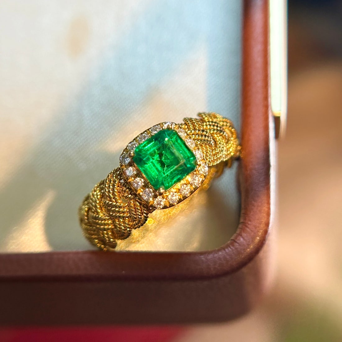 14k Gold 1 Ct Vivid Green Natural Emerald & Diamond Ring - 2