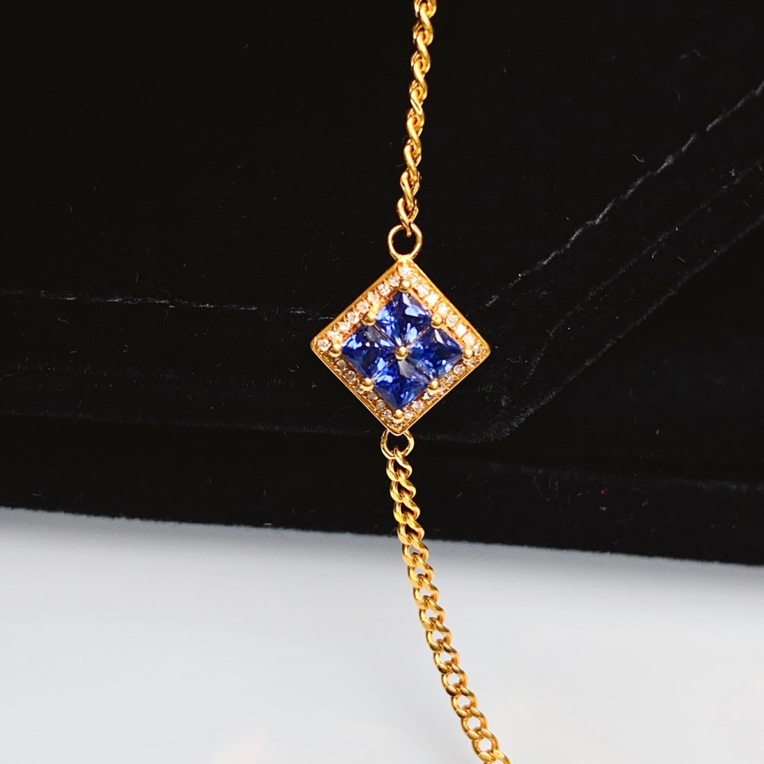 14k Gold 0.90 Ct Natural Sapphire & Diamond Bracelet: Ref:231146179 // gold content:14k gold // main gemstone:sapphire // shape:princess // carat weight:0. 90ct // color:blue // treatment:natural // // adjacent gemstone 2 : diamond // number of