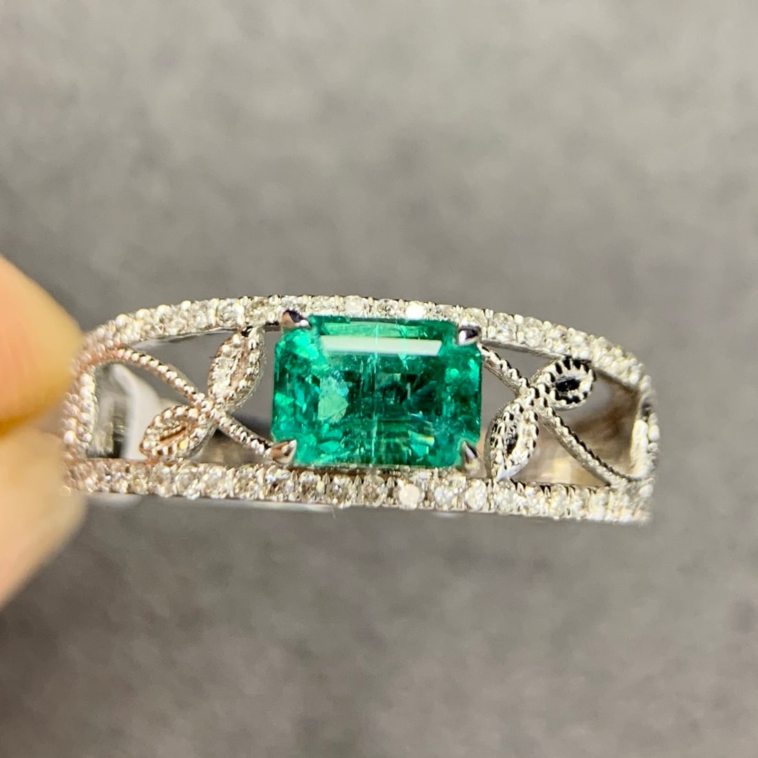 14k Gold 1 Ct Natural Emerald & Diamond Ring - 2