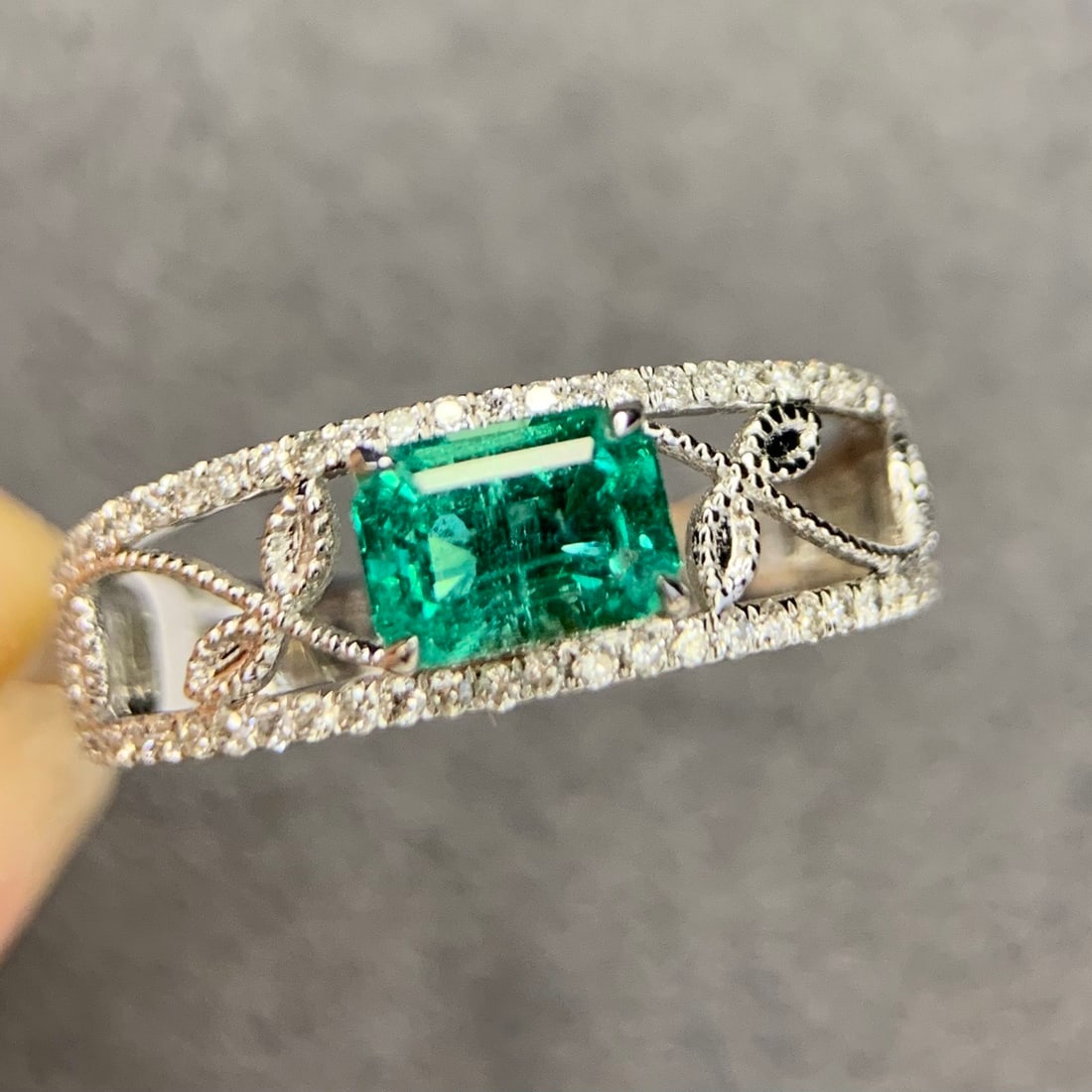 14k Gold 1 Ct Natural Emerald & Diamond Ring - 3