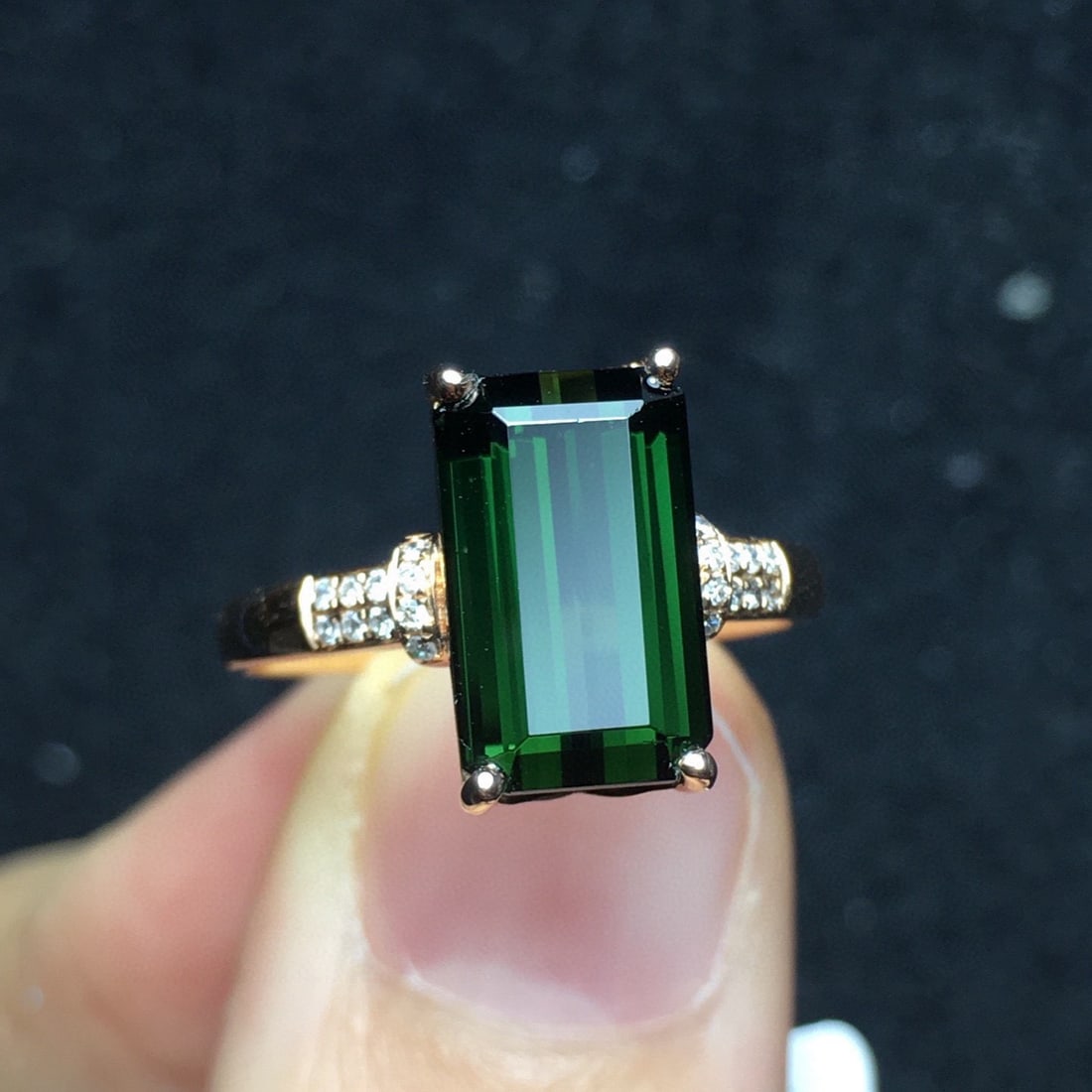 14k Gold 3.29 Ct Natural Tourmaline & Diamond Ring: Ref:231146189 // gold content:14k gold // ring size:7. 25us // // main gemstone:tourmaline // shape:octagonal // carat weight:3. 29ct // color:green // treatment:natural // // adjacent gemstone 2 : di