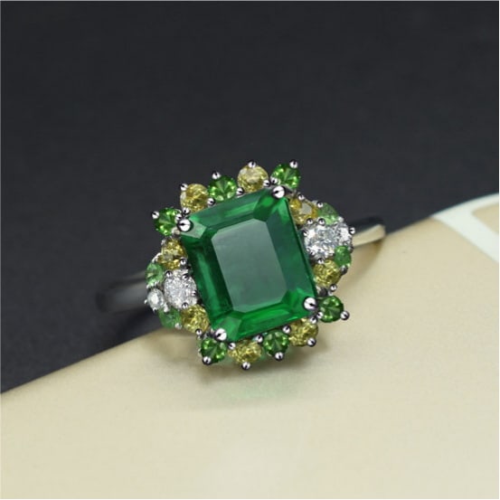14k Gold 2.73 Ctw Natural Emerald & Diamond Ring: Ref:231145033 // gold content:14k gold // ring size:7. 25us // // main gemstone:emerald // shape:octagonal // carat weight:2. 61ct // color:green // treatment:natural // // adjacent gemstone 2 :