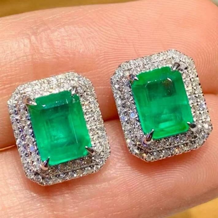 14k Gold 2.1 Ct Natural Emerald & Diamond Earrings: Ref:231145036 // gold content:14k gold // main gemstone:emerald // shape:octagonal // carat weight:2. 1ct // color:green // treatment:natural // // adjacent gemstone 2 : diamond // shape:round //