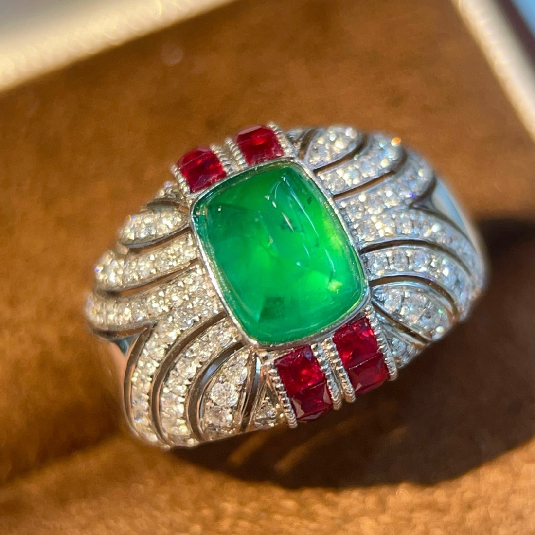 14k Gold 2.56 Ctw Natural Emerald & Diamond Ring: Ref:231145079 // gold content:14k gold // ring size:7. 25us // // main gemstone:emerald // shape:sugar-loaf // carat weight:1. 95ct // color:green // treatment:natural // // adjacent gemstone 2 :