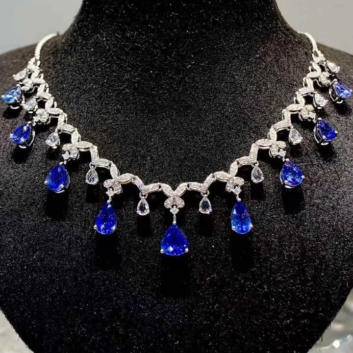 14k Gold 5.5 Ct Natural Sapphire & Diamond & Sapphire Necklace: Ref:231145081 // gold content:14k gold // main gemstone:sapphire // shape:pear // carat weight:5. 5ct // color:blue // treatment:natural // // adjacent gemstone 2 : diamond // shape:round //