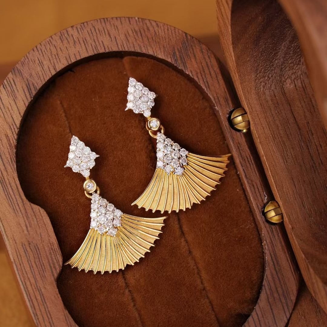 14k Gold 0.8 Ct Natural H Diamond Earrings: Ref:231145140 // gold content:14k gold // main gemstone:diamond // shape:round // carat weight:0. 8ct // clarity grade:vs-si // color:h // treatment:natural // cut grade:g // High Estimate: