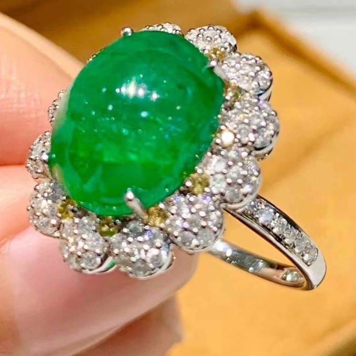 14k Gold 5.7 Ct Natural Emerald & Diamond Ring - 3