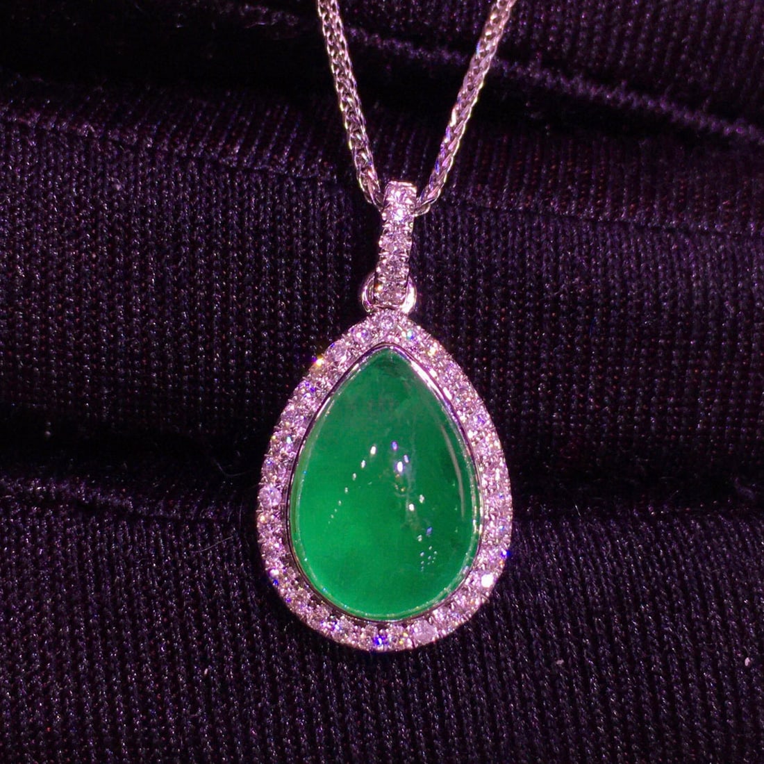 14k Gold 3.91 Ct Natural Emerald & Diamond Pendant( Without Chain ): Ref:231145223 // gold content:14k gold // main gemstone:emerald // shape:pear // carat weight:3. 91ct // color:green // treatment:natural // // adjacent gemstone 2 : diamond // shape:round // clarity