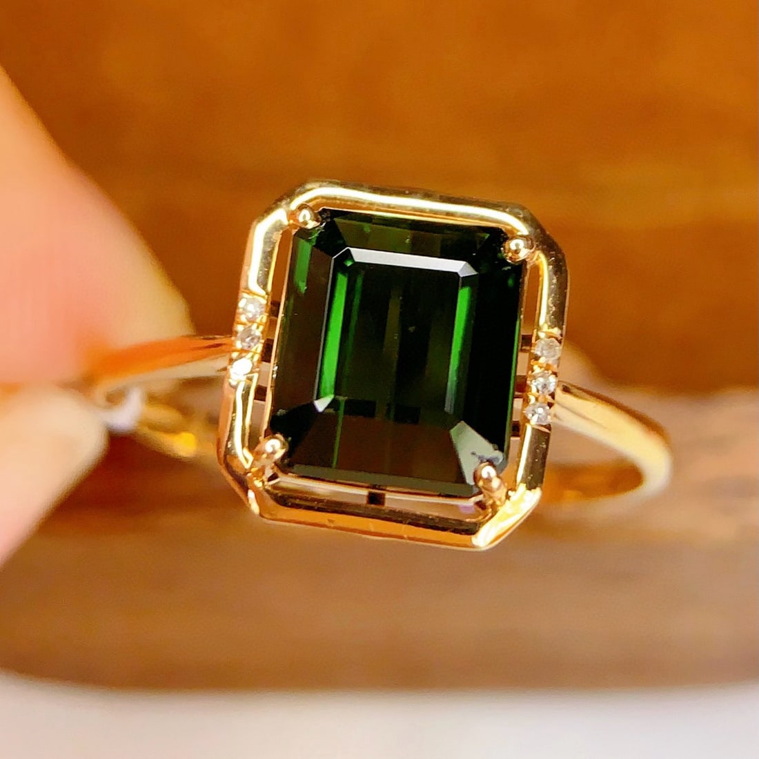 14k Gold 2 Ct Natural Tourmaline & Diamond Ring: Ref:231145255 // gold content:14k gold // ring size:7. 25us // // main gemstone:tourmaline // shape:octagonal // carat weight:2ct // color:green // treatment:natural // // adjacent gemstone 2 :