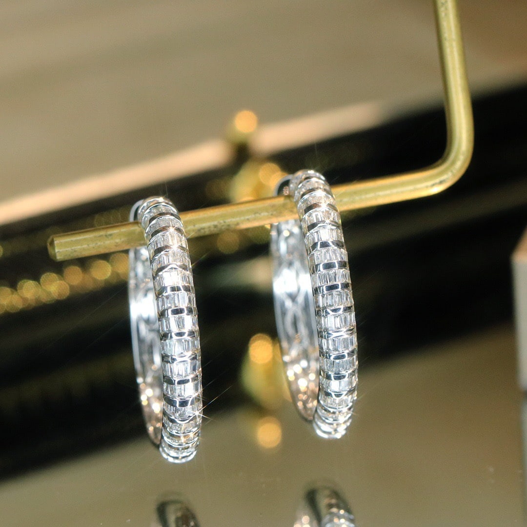 14k Gold 0.48 Ct Natural H Diamond Earrings: Ref:231146060 // gold content:14k gold // main gemstone:diamond // shape:baguette // carat weight:0. 48ct // clarity grade:vs-si // color:h // treatment:natural // Condition: New Low Estimate: