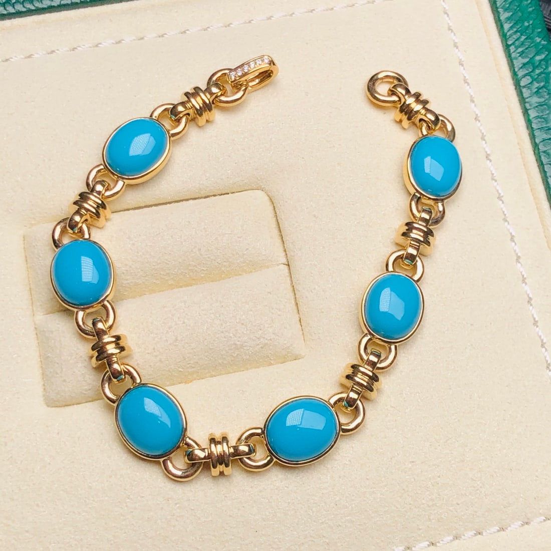 14k Gold 15.75 Ct Natural Blue Turquoise & Diamond Bracelet - 2