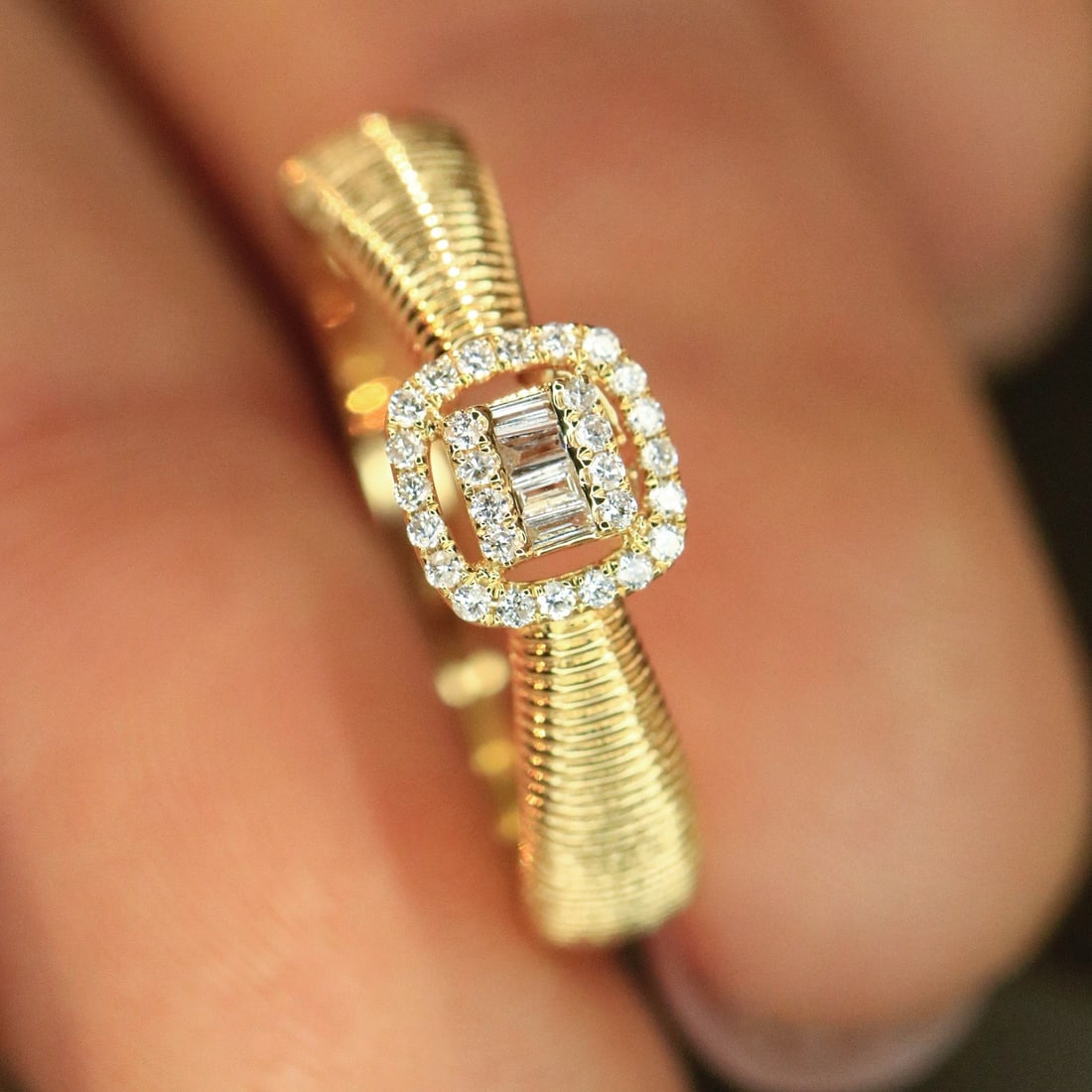 14k Gold 0.32 Ct Natural H Diamond Ring - 4
