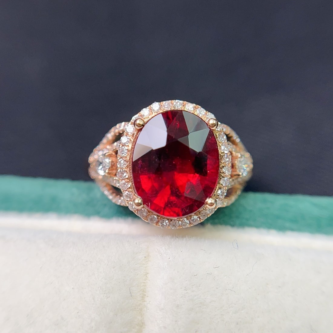 14k Gold 3.00 Ct Natural Tourmaline & Diamond Ring: Ref:231146120 // gold content:14k gold // ring size:7. 25us // // main gemstone:tourmaline // shape:oval // carat weight:3. 00ct // color:red // treatment:natural // // adjacent gemstone 2 : diamond /