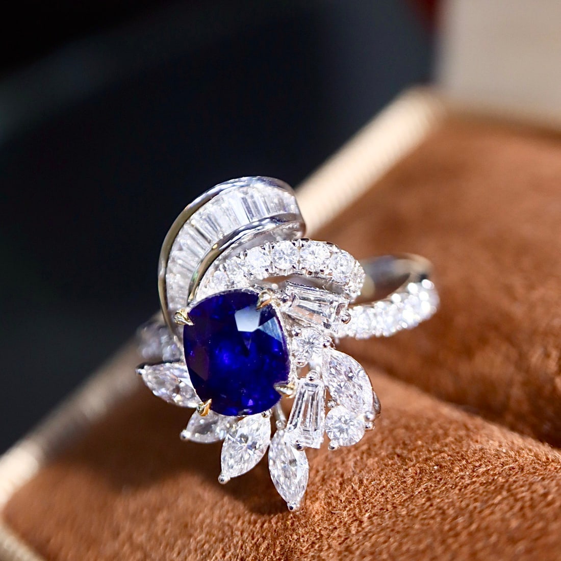 14k Gold 2.60 Ctw Natural Sapphire & Diamond Ring - 3