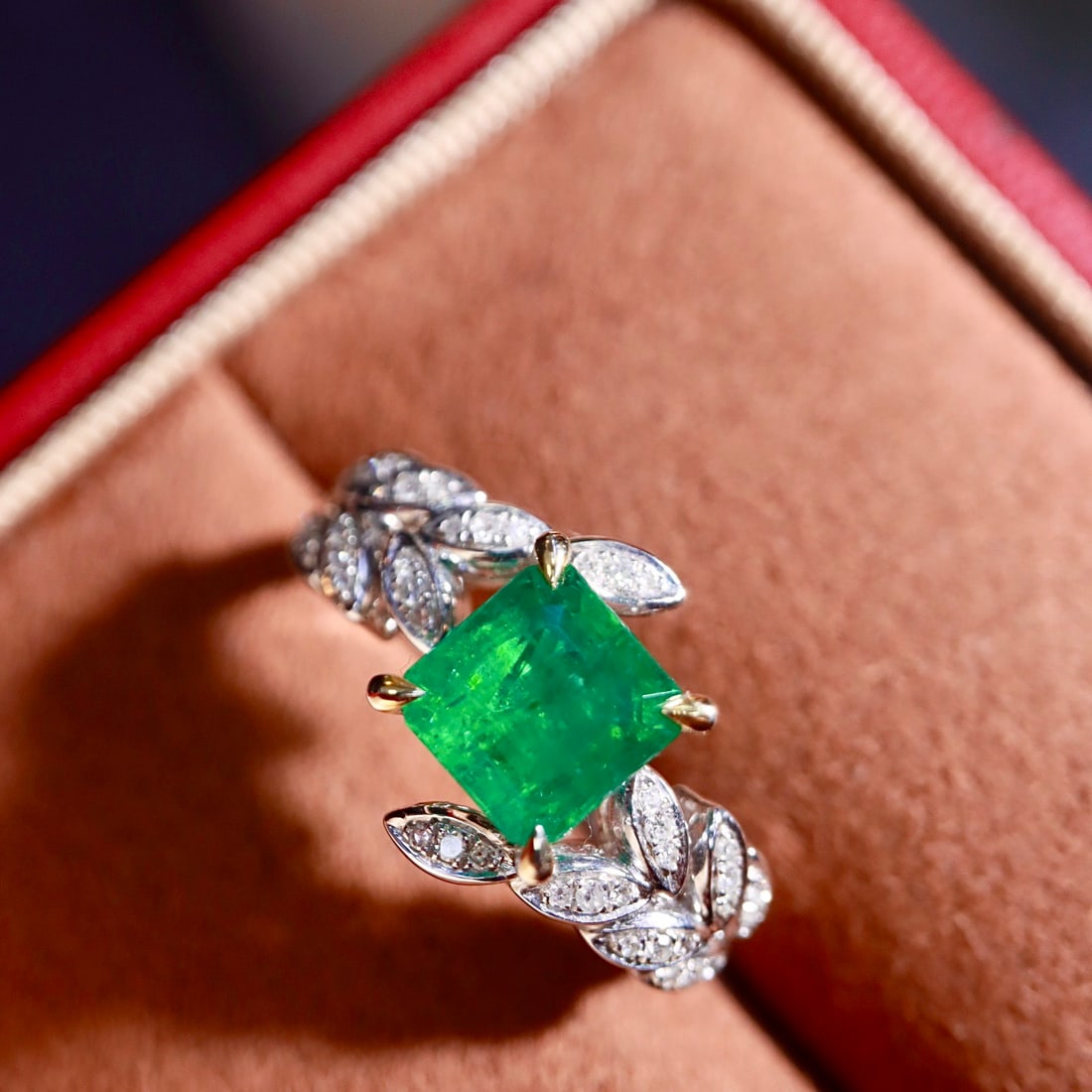 14k Gold 2.13 Ctw Natural Emerald & Diamond Ring: Ref:231146131 // gold content:14k gold // ring size:7. 25us // // main gemstone:emerald // shape:octagonal // carat weight:2. 0ct // color:green // treatment:natural // // adjacent gemstone 2 :