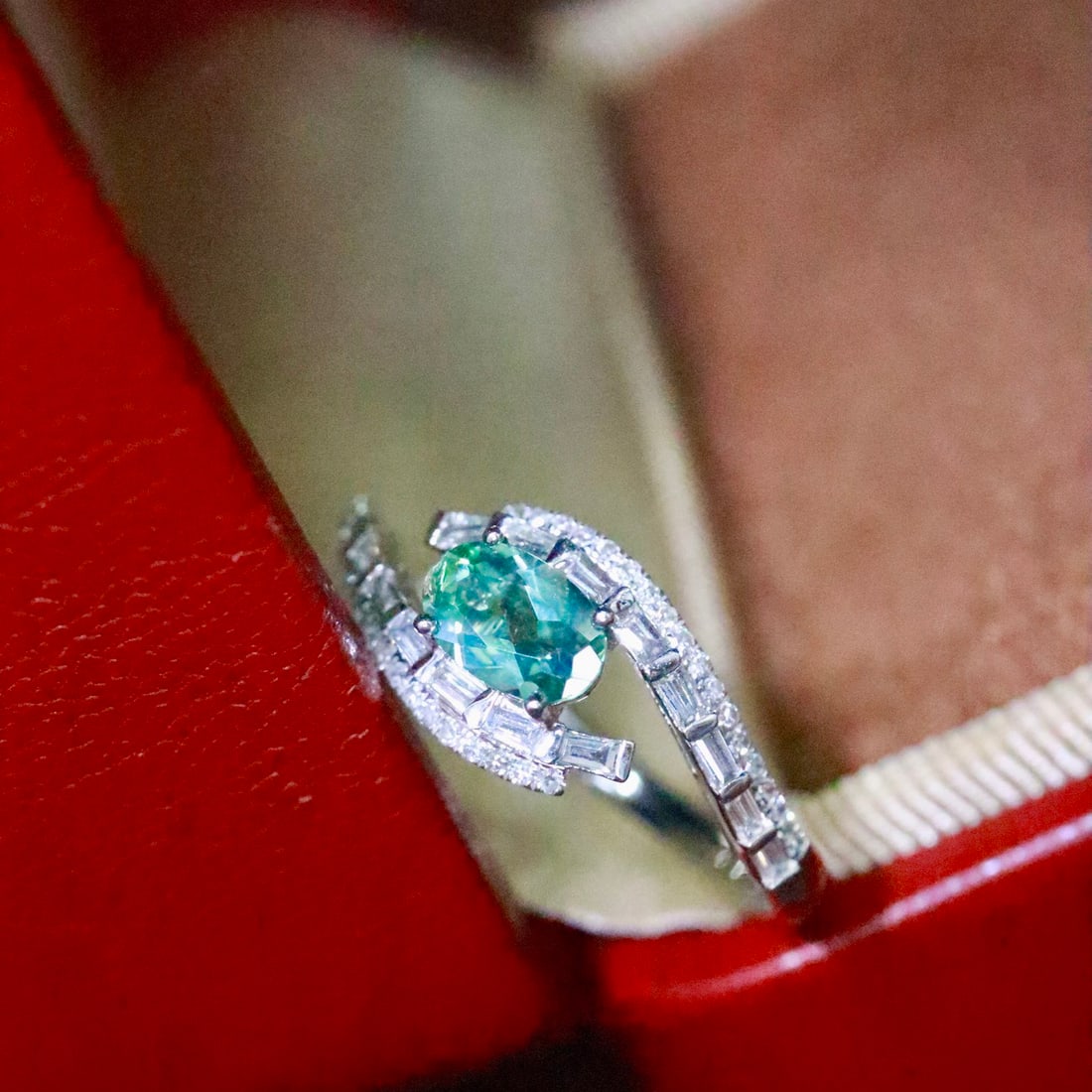 14k Gold 0.70 Ctw Natural Paraiba Tourmaline & Diamond Ring - 2