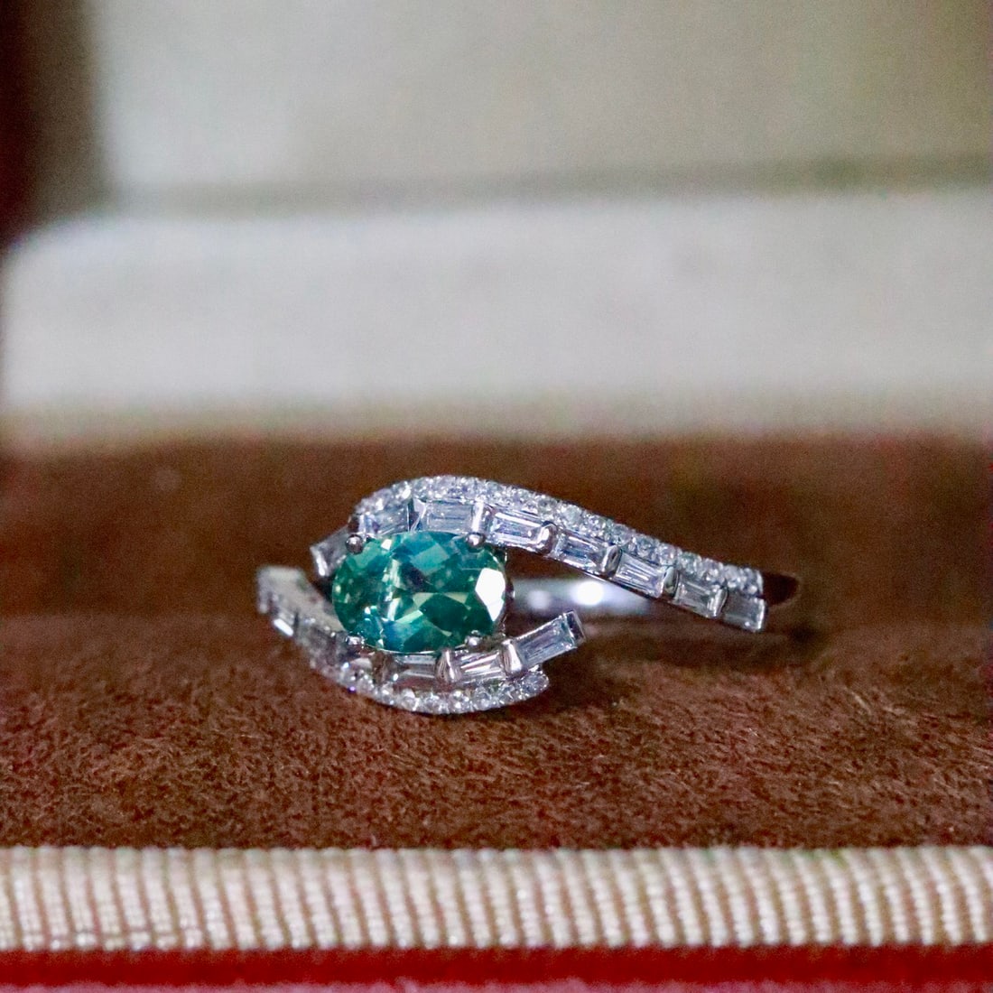 14k Gold 0.70 Ctw Natural Paraiba Tourmaline & Diamond Ring - 4
