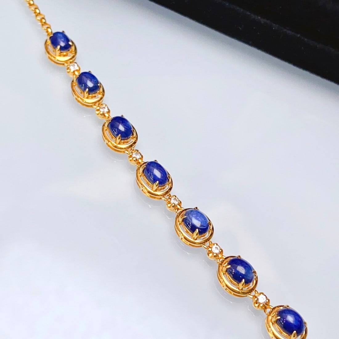 14k Gold 7.80 Ct Natural Sapphire & Sapphire Bracelet - 4