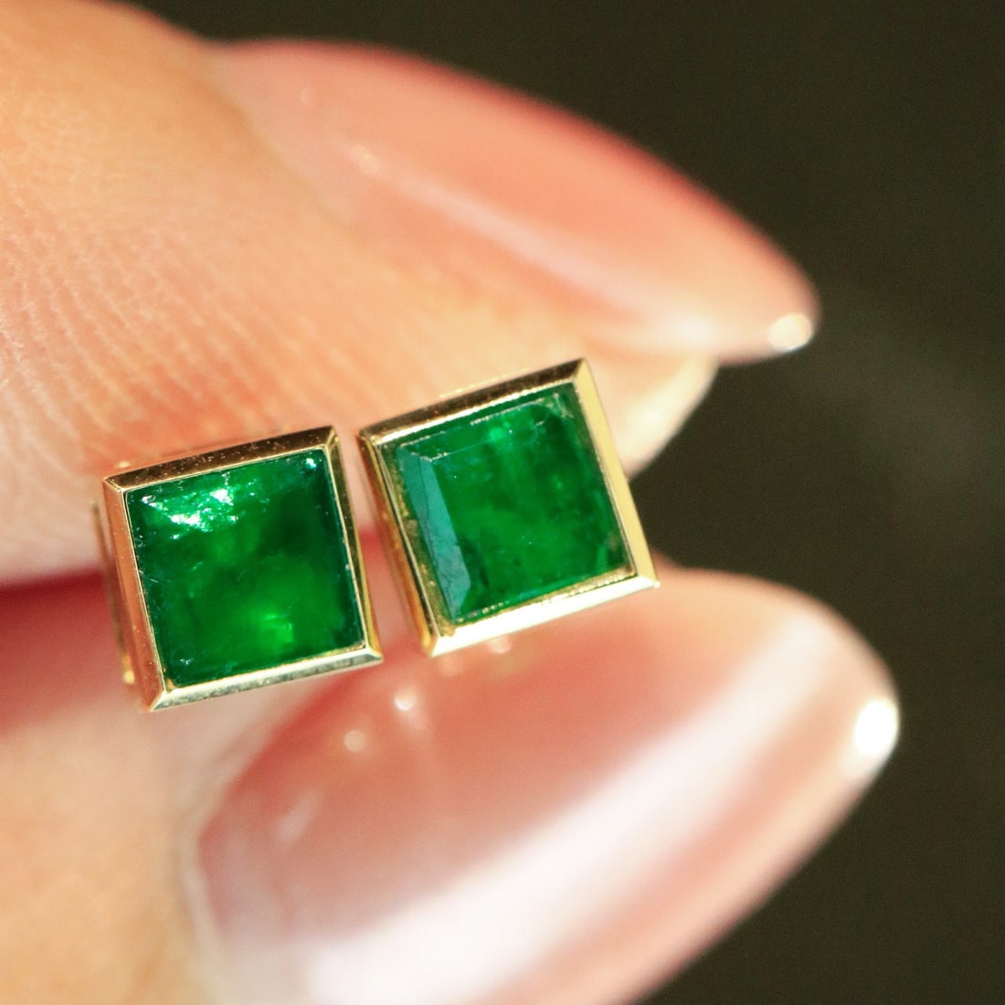 14k Gold 0.6 Ct Natural Emerald Earrings - 2