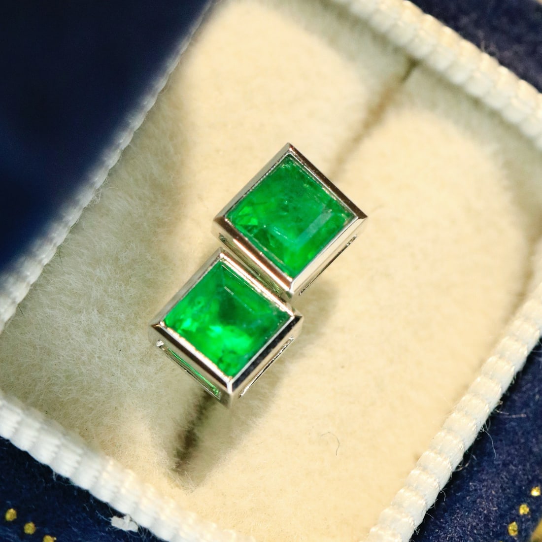 14k Gold 0.6 Ct Natural Emerald Earrings - 5