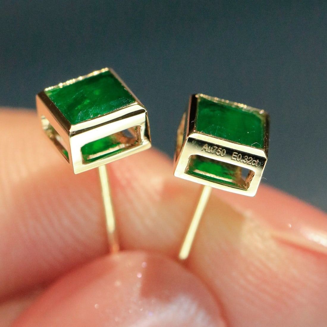 14k Gold 0.6 Ct Natural Emerald Earrings - 6