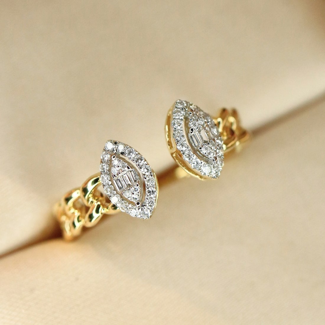 14k Gold 0.18 Ct Natural H Diamond Ring: Ref:231146153 // gold content:14k gold // ring size:7. 25us // // main gemstone:diamond // shape:multiple // carat weight:0. 18ct // clarity grade:vs-si // color:h // treatment:natural // Condition: