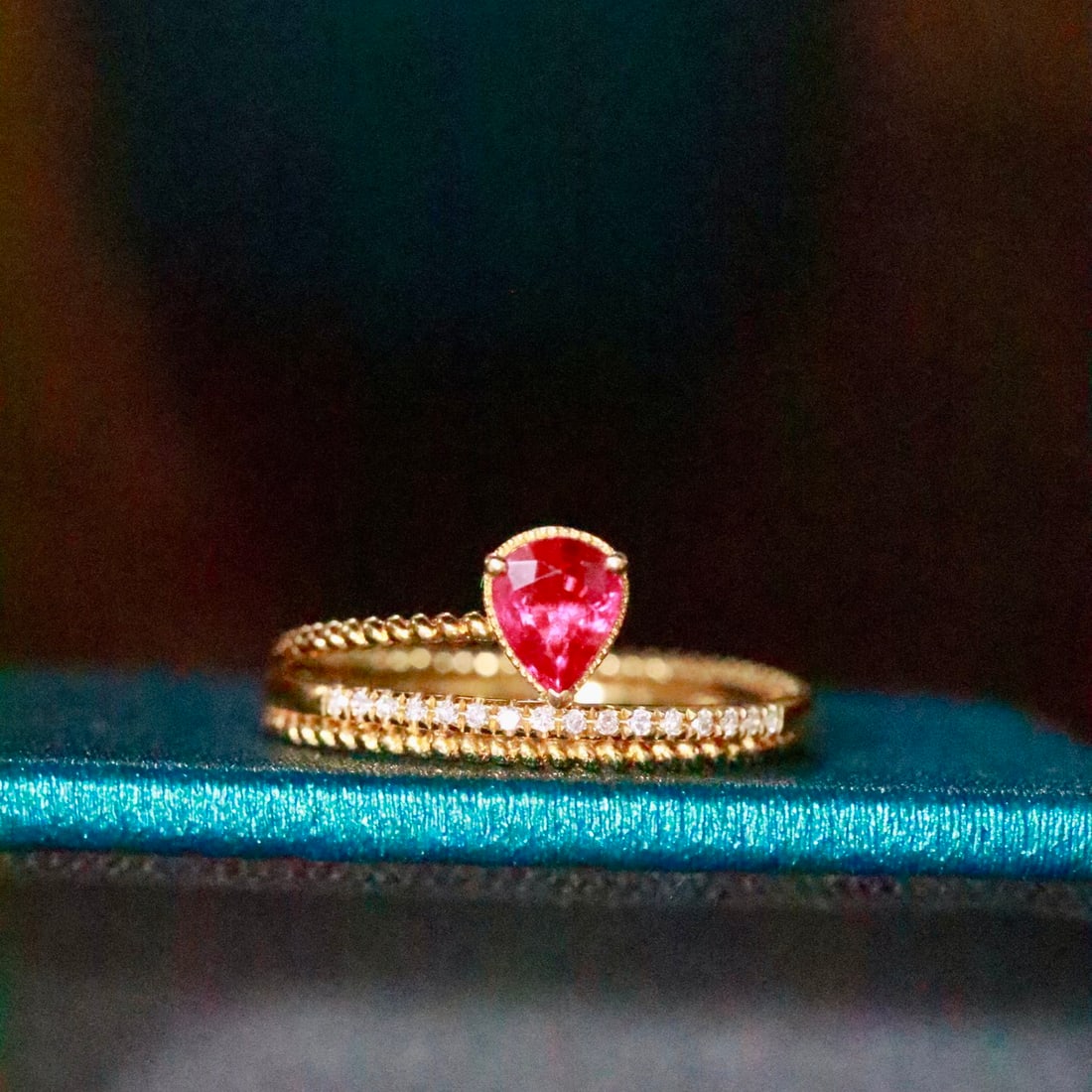 14k Gold 0.56 Ctw Natural Ruby & Diamond Ring: Ref:231146159 // gold content:14k gold // ring size:7. 25us // // main gemstone:ruby // shape:pear // carat weight:0. 50ct // color:red // treatment:natural // // adjacent gemstone 2 : diamond //