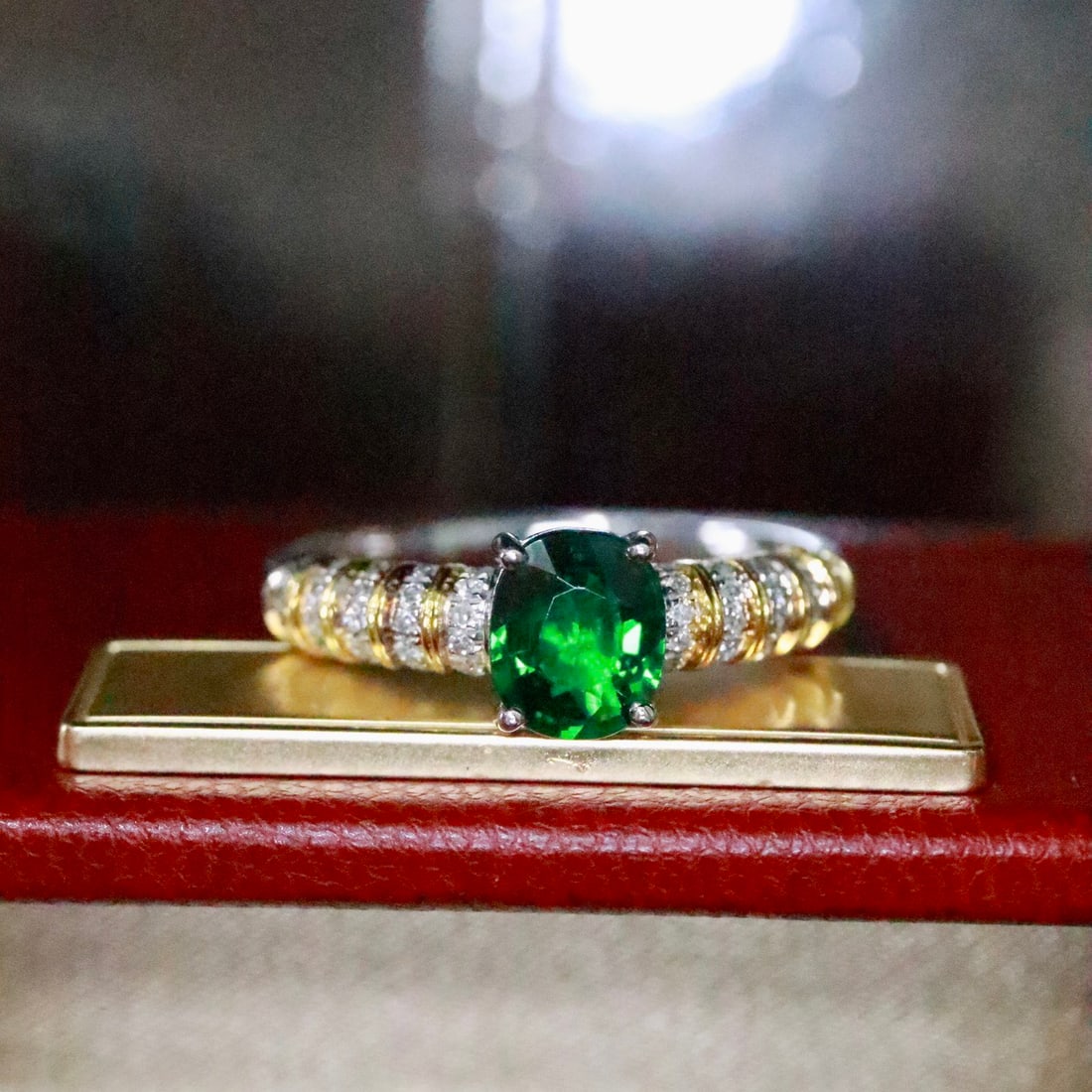 14k Gold 0.85 Ctw Vivid Green Natural Tsavorite & Diamond Ring - 3