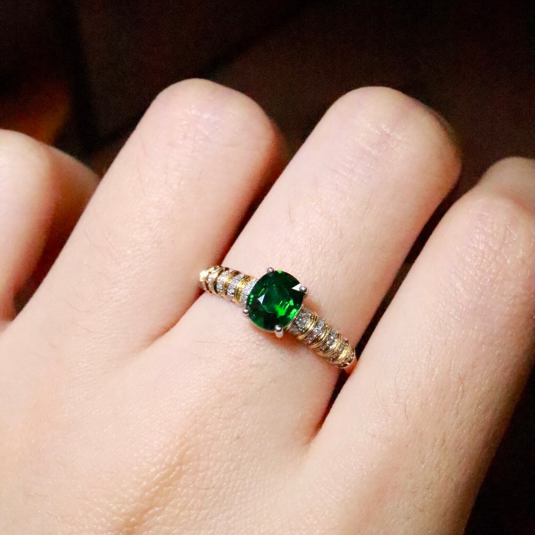 14k Gold 0.85 Ctw Vivid Green Natural Tsavorite & Diamond Ring - 6