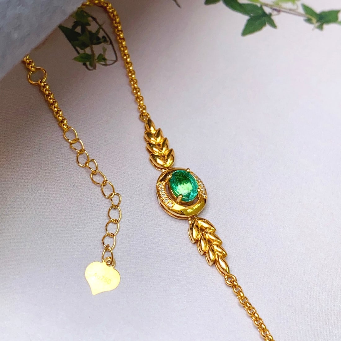 14k Gold 0.45 Ct Natural Emerald & Diamond Bracelet: Ref:231146186 // gold content:14k gold // main gemstone:emerald // shape:oval // carat weight:0. 45ct // color:green // treatment:natural // // adjacent gemstone 2 : diamond // number of stones:10 //