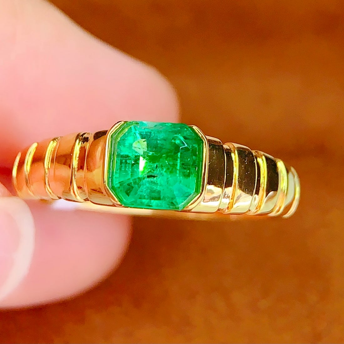 14k Gold 0.72 Ct Natural Emerald Ring - 4