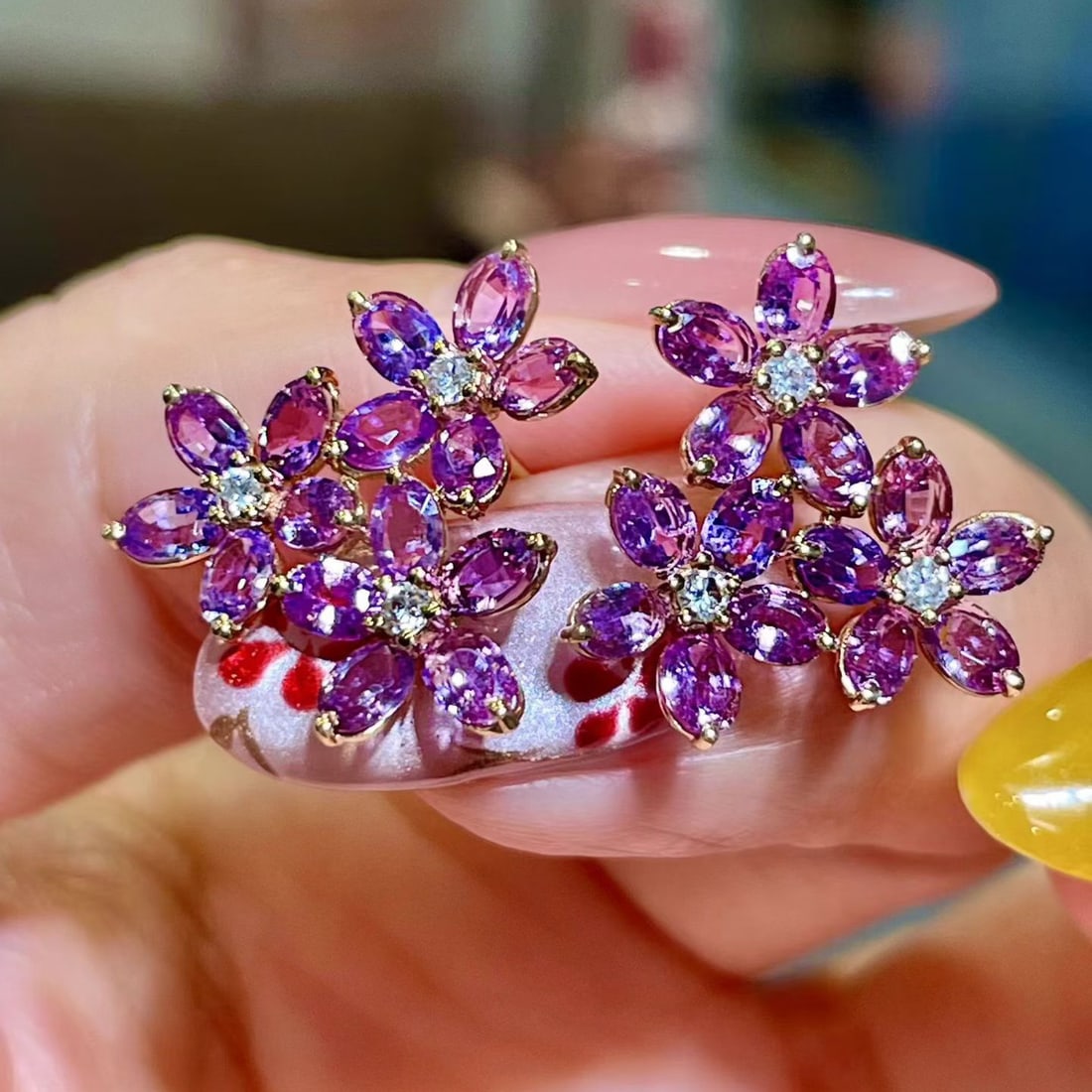 14k Gold 4.21 Ctw Natural Sapphire & Diamond Earrings: Ref:231146202 // gold content:14k gold // main gemstone:sapphire // shape:oval // carat weight:4. 09ct // color:purple // treatment:natural // // adjacent gemstone 2 : diamond // shape:round // carat