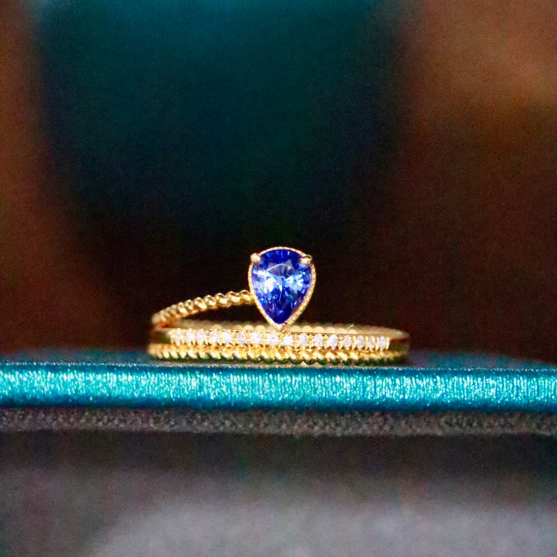 14k Gold 0.56 Ctw Natural Sapphire & Diamond Ring: Ref:231146204 // gold content:14k gold // ring size:7. 25us // // main gemstone:sapphire // shape:pear // carat weight:0. 50ct // color:blue // treatment:natural // // adjacent gemstone 2 : diamond