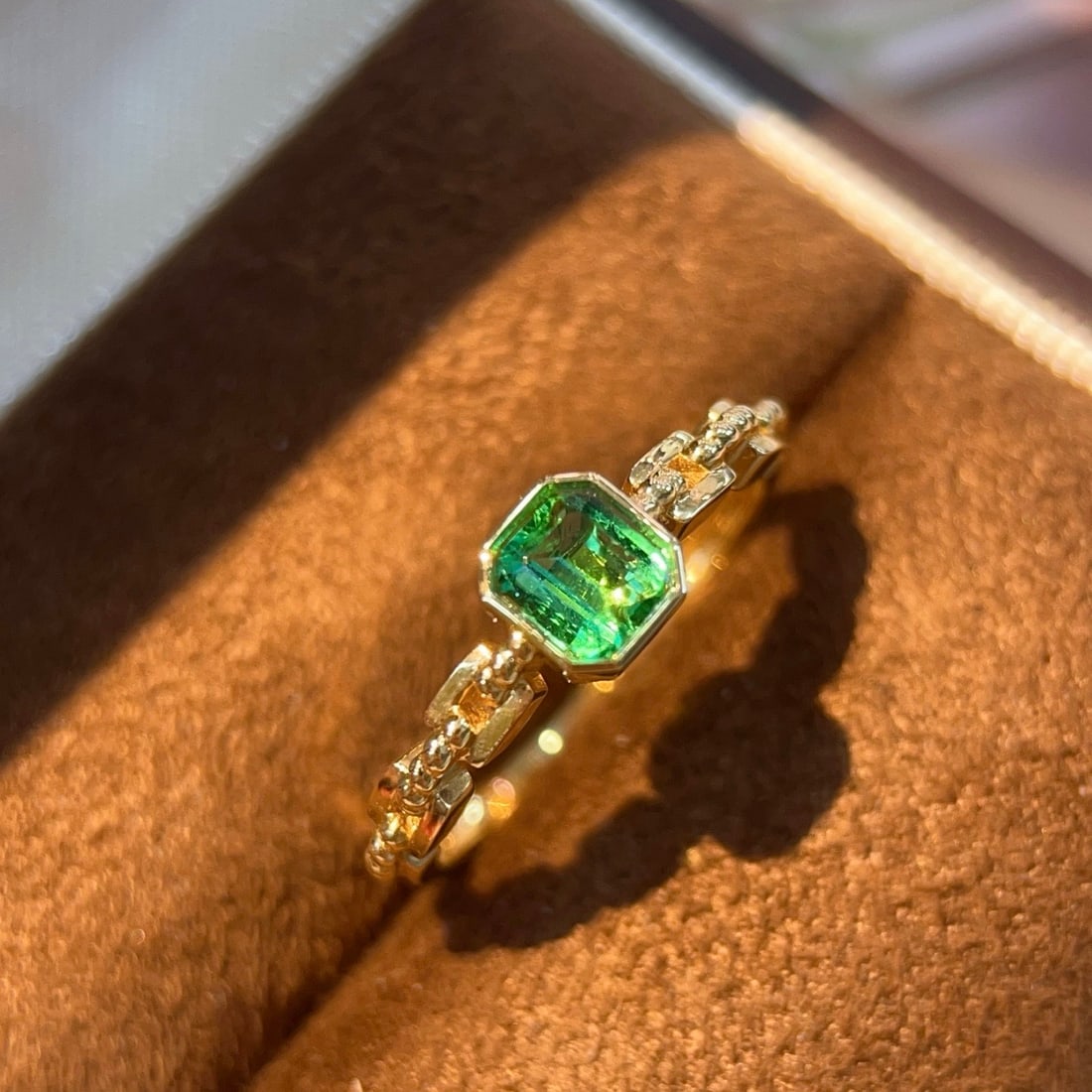 14k Gold 0.45 Ct Natural Emerald Ring: Ref:231146217 // gold content:14k gold // ring size:7. 25us // // main gemstone:emerald // shape:octagonal // carat weight:0. 45ct // color:green // treatment:natural // Condition: New Low Estimate: