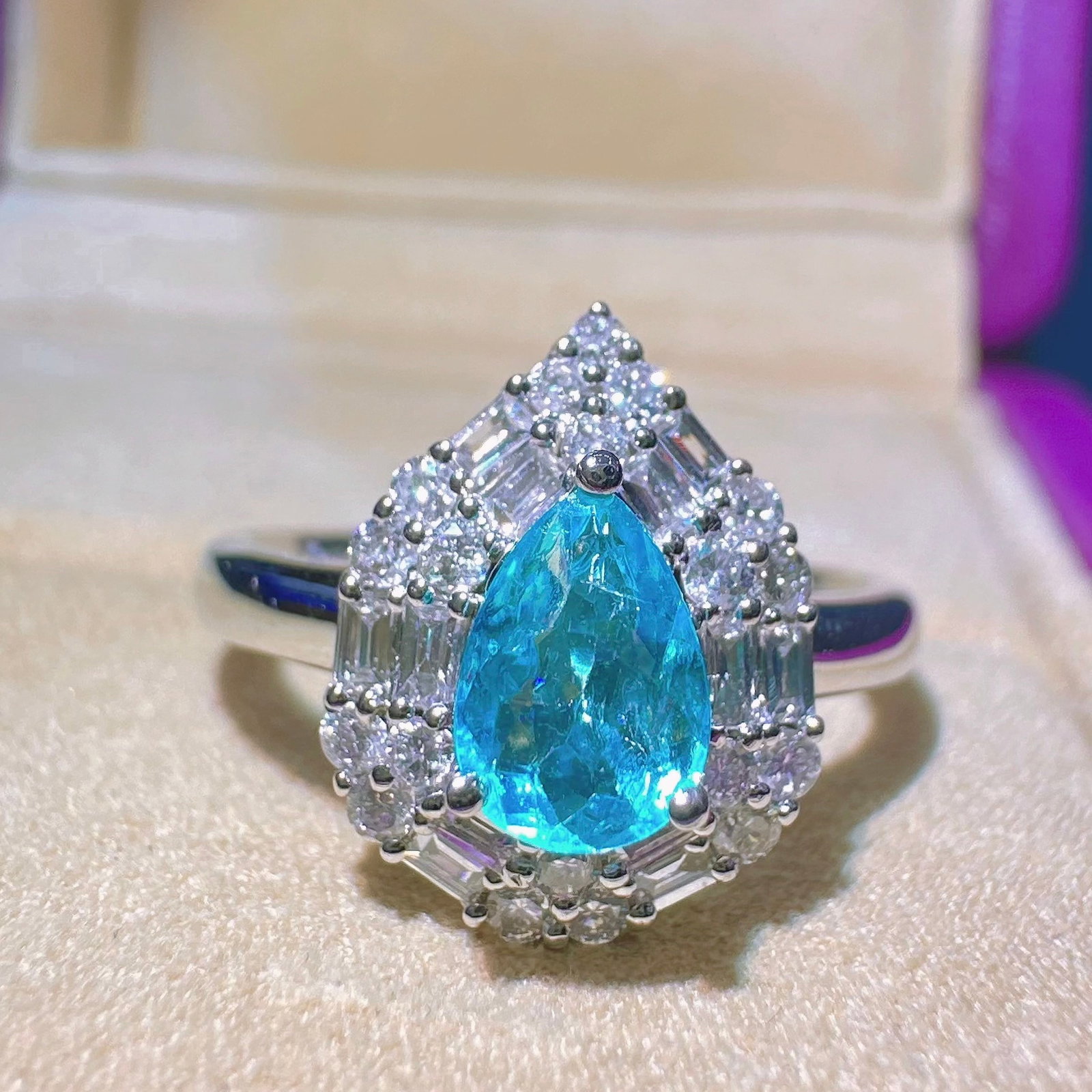 14k Gold 1.02 Ctw Natural Paraiba Tourmaline & Diamond Ring - 4