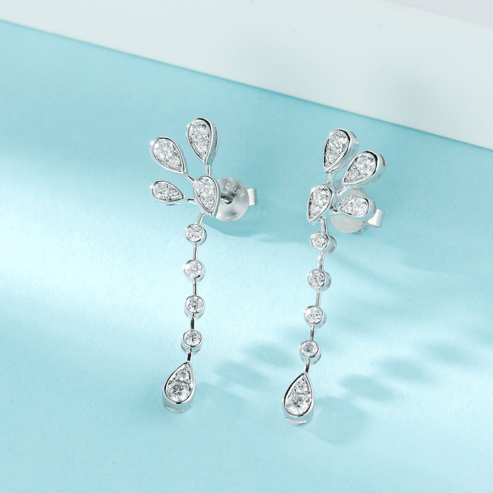 14k Gold 0.46 Ct Natural H Diamond Earrings: Ref:231146262 // gold content:14k gold // main gemstone:diamond // shape:round // carat weight:0. 46ct // clarity grade:vs-si // color:h // treatment:natural // cut grade:g // Condition: New Low