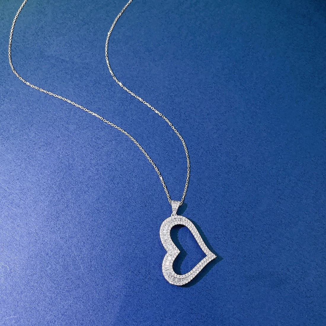 14k Gold 0.45 Ctw Natural H Diamond Necklace: Ref:231146316 // gold content:14k gold // main gemstone:diamond // shape:baguette // carat weight:0. 11ct // clarity grade:vs-si // color:h // treatment:natural // // adjacent gemstone 2 : diamond