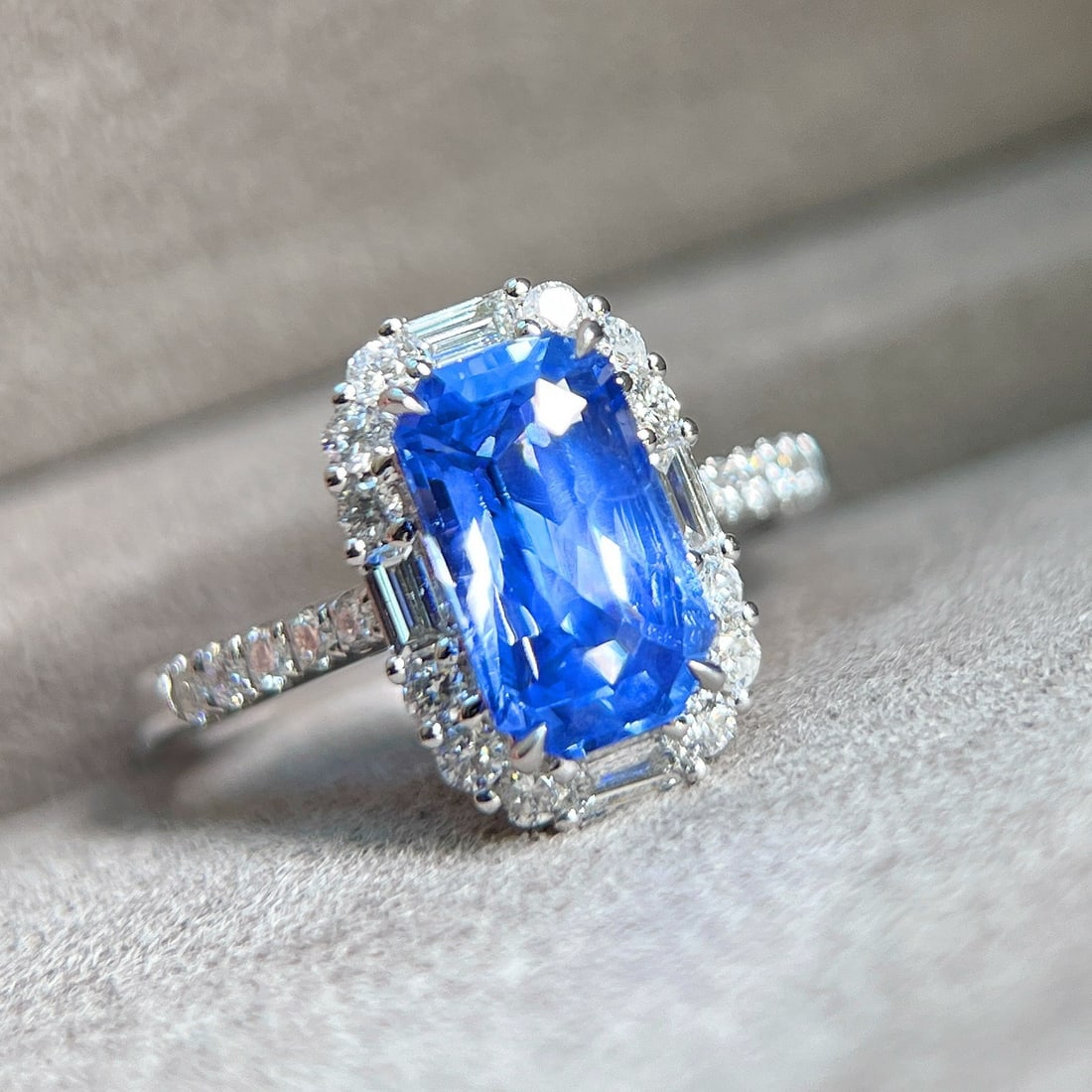 14k Gold 3.68 Ctw Natural Sapphire & Diamond Ring - 2