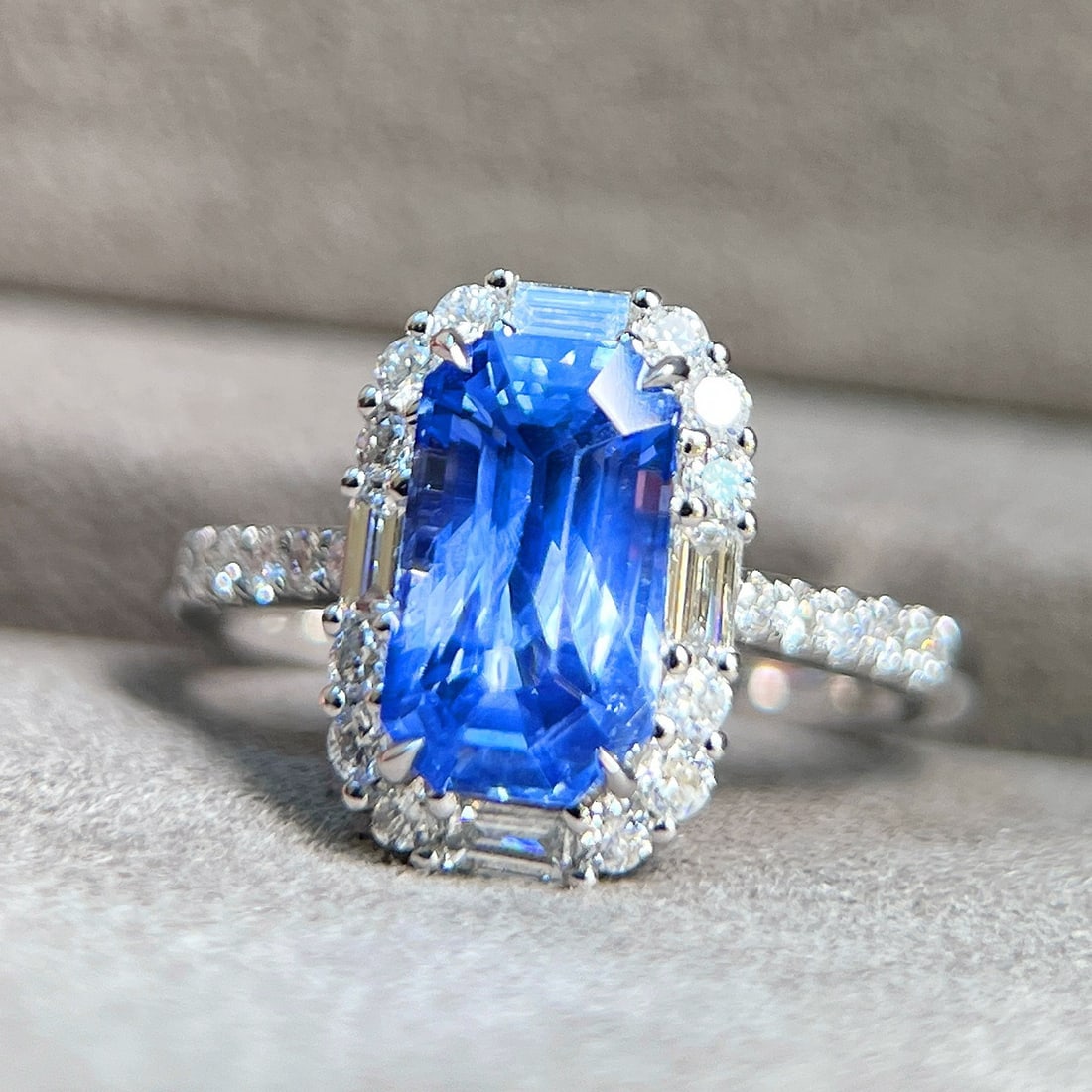 14k Gold 3.68 Ctw Natural Sapphire & Diamond Ring - 4