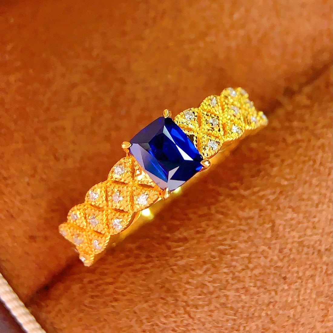 14k Gold 0.85 Ct Natural Sapphire & Diamond Ring: Ref:231146351 // gold content:14k gold // ring size:7. 25us // // main gemstone:sapphire // shape:cushion // carat weight:0. 85ct // color:blue // treatment:natural // // adjacent gemstone 2 :