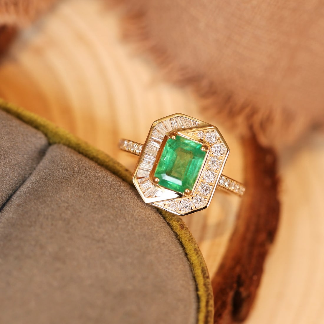 14k Gold 1.82 Ctw Natural Emerald & Diamond Ring - 3